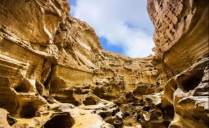 تنگه چاهکوه