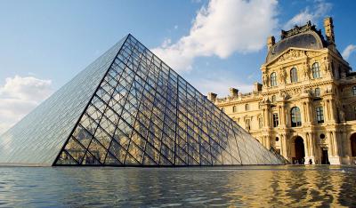 راه‌ حل توسعه ایران‌گردی، افزایش عوارض خروج نیست!