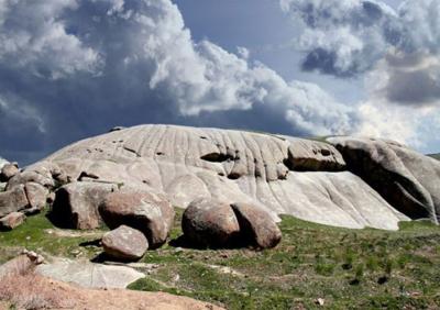 Niyagh Stone Veranda