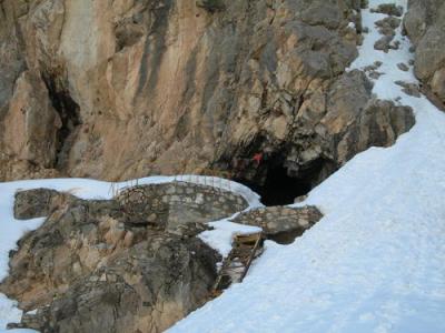 غار دق کشکولی