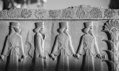 نظریه تخریب کتیبه‌های تخت جمشید بر اثر فعالیت پتروشیمی پشتوانه علمی ندارد!