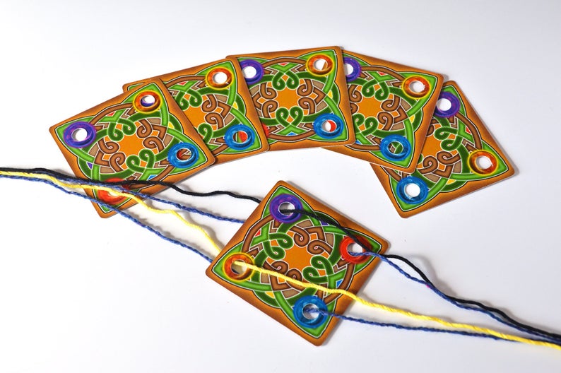 کارت هایی که برای بافتن کارت و یا نوار از آن استفاده می شود.