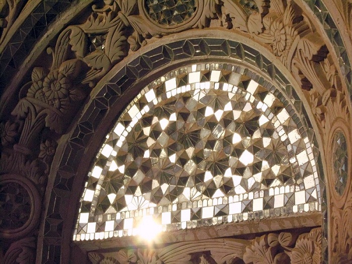 آیینه کاری سردر ورودی خانه کاشان