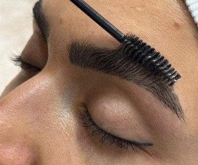 اصلاح و وکس صورت و ابرو